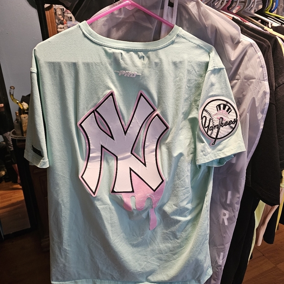 Pro Standard Yankees shirt - Picture 2 of 5